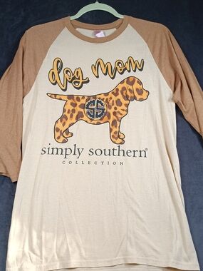 Simply Southern Beige & Brown 'Dog Mom' Leopard Pup Raglan S